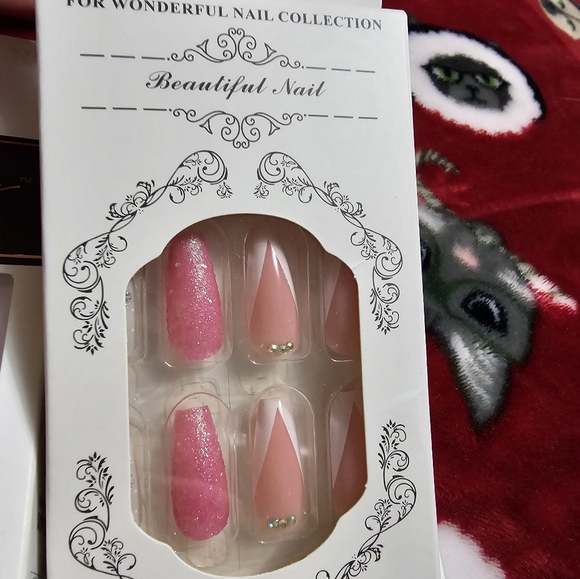 Bundle of Six Pack of Press On Nails - Picture 7 of 9